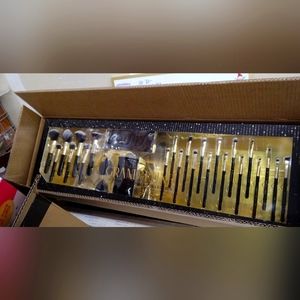 Grand luxe make up brush set